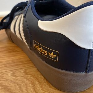 Adidas men’s sneakers, navy Samba